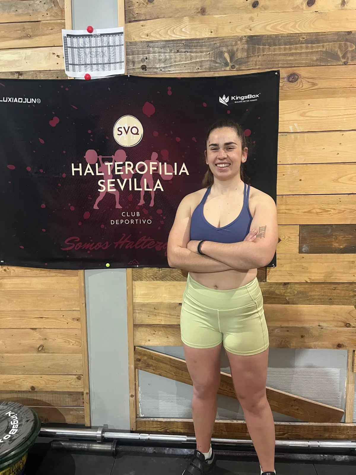 Deportista mostrando el trabajo de fuerza